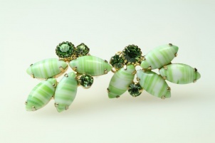 Juliana D&E incredible green art glass rhinestone vintage clip earrings
