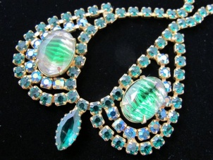 1960s emerald green, aurora and givre glass necklace