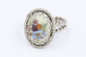 Vintage 1960s handpainted adjustable floral ring