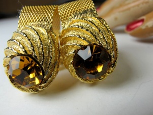 1960s original vintage chunky golden mesh wrap around cufflinks