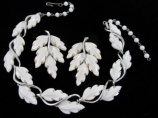 1960s white thermoset leaf retro set by Lisner