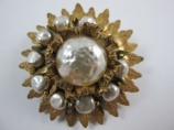 Vintage faux baroque pearl golden leaf brooch - Miriam Haskell