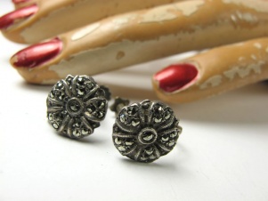 Dainty vintage marcasite screw back earrings